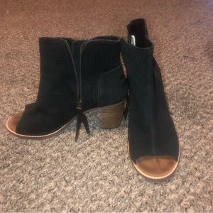 TOMS black heels